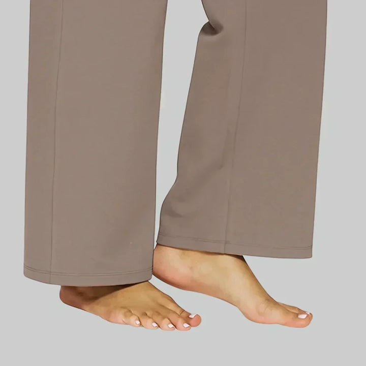 Mode femme: pantalon stretch confort, polyvalent et élégant, adapté à diverses occasions.