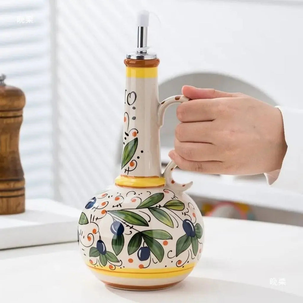 Élégante bouteille distributeur toscane en céramique pour huile et vinaigre, parfait pour le service de table et la déco cuisine.