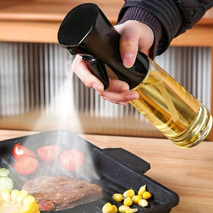 Accessoire de cuisine indispensable: vaporisateur d'huile en verre pour une cuisson saine et assaisonnement précis.