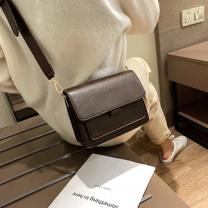 Sac à main quotidien femme café, style chic et élégant. Parfait accessoire mode avec bandoulière.