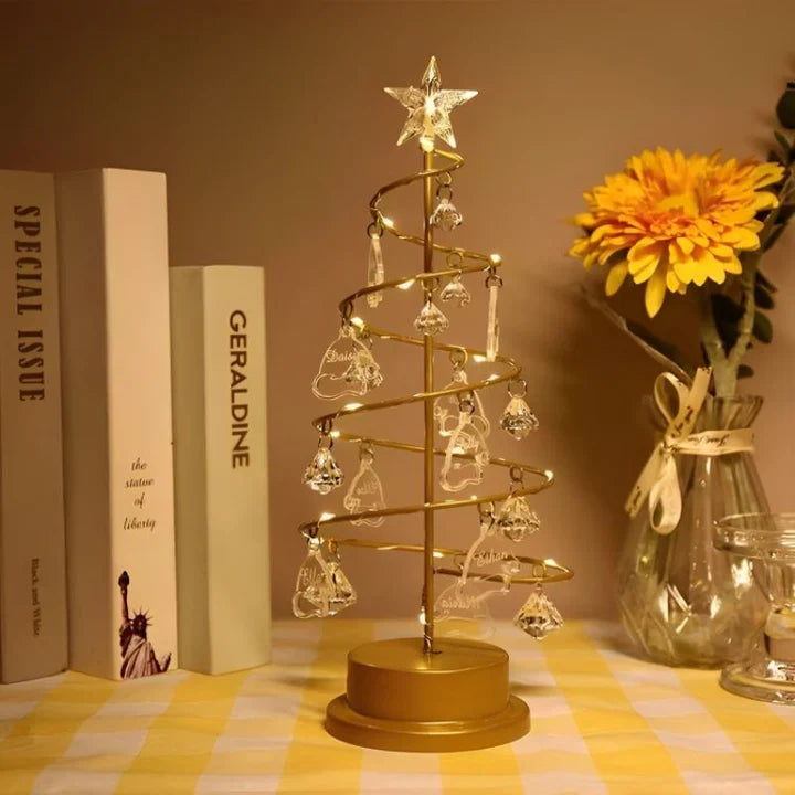 Ensemble de breloques Noël personnalisées avec noms de famille. Décoration sapin unique. Cadeau souvenir.