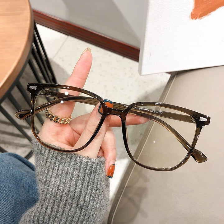 Améliorez votre vision et protégez vos yeux avec ces lunettes de myopie unisexes anti-lumière bleue.