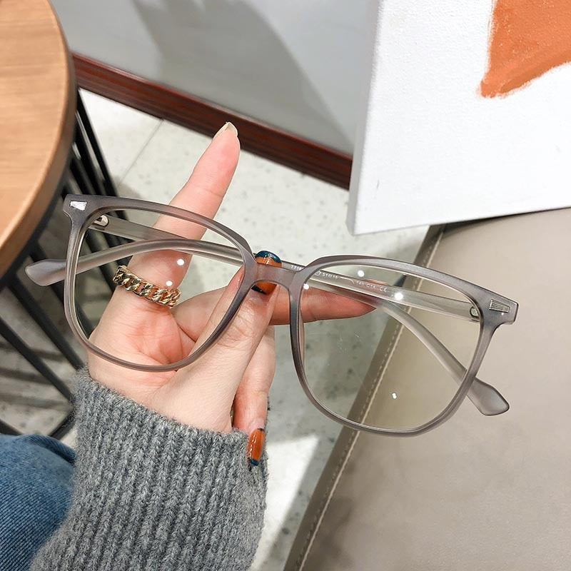 Lunettes de myopie avec dioptrie, protection lumière bleue, style unisexe et moderne.