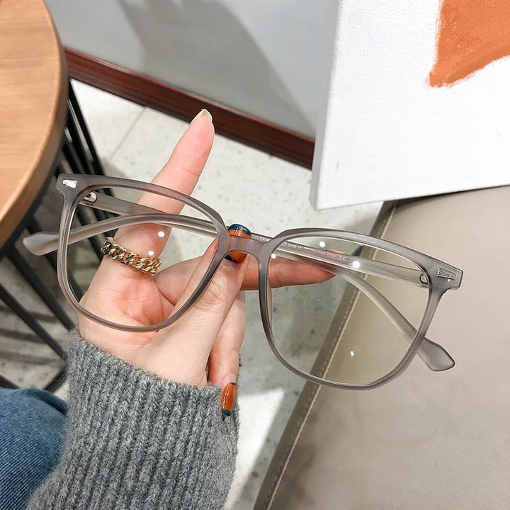 Lunettes de myopie avec dioptrie, protection lumière bleue, style unisexe et moderne.