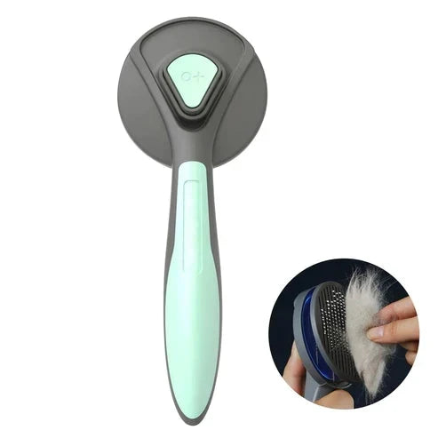 Utilisation de la brosse de toilettage autonettoyante sur un chien, pour un pelage sans nœuds et soyeux.
