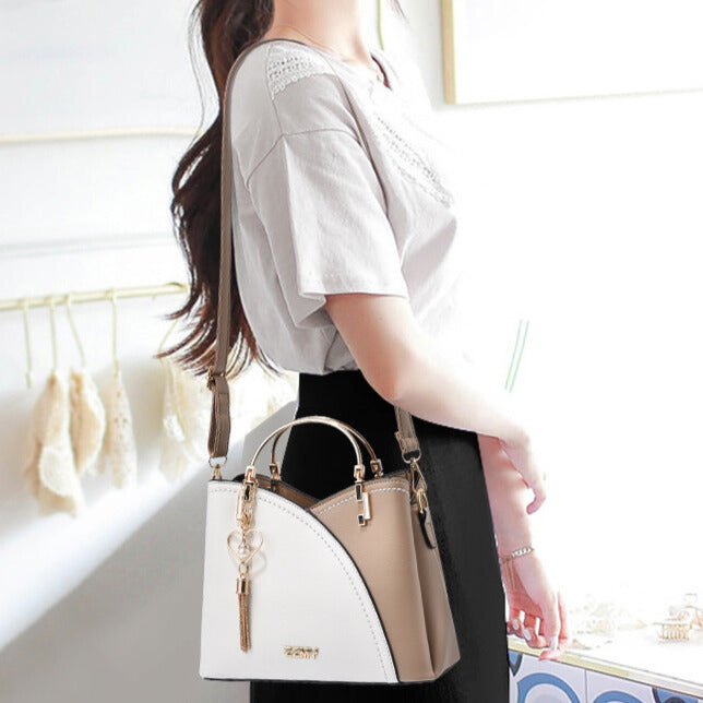 Vue détaillée du sac à main élégant pour femme, montrant ses finitions sophistiquées. Accessoire chic.