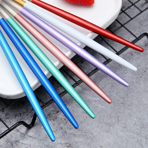 Service de couverts de luxe 24 pcs, idéal pour réceptions et usage quotidien.