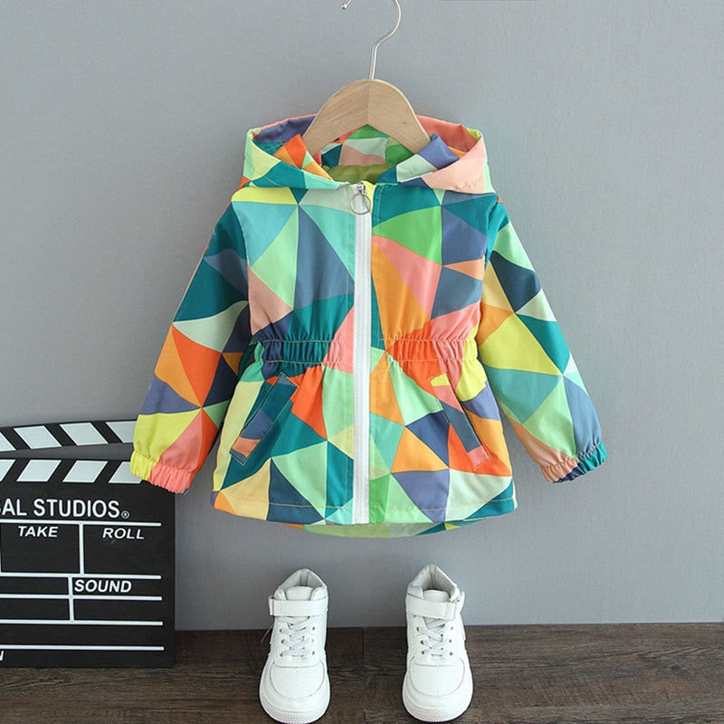 Raincoat fille imperméable et stylé, avec un joli motif papillon. Parfait pour les jeux en extérieur par temps humide.