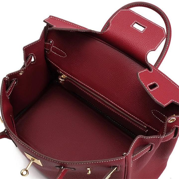 Sac bandoulière en cuir femme, pour un style classique et un confort optimal.
