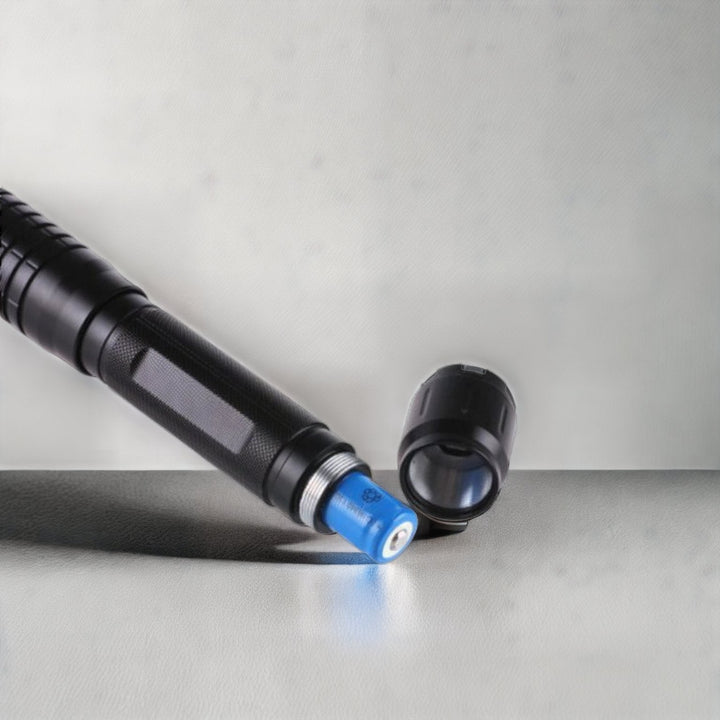Torche laser bleue multifonction, haute puissance pour allumer un feu et la survie en extérieur.