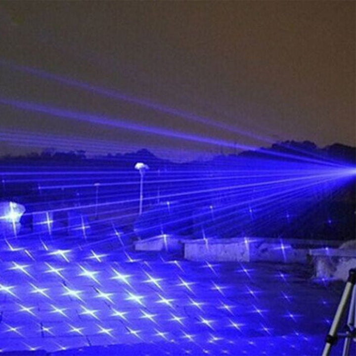 Torche laser bleue tactique, un outil indispensable de haute puissance pour toutes vos aventures extérieures.
