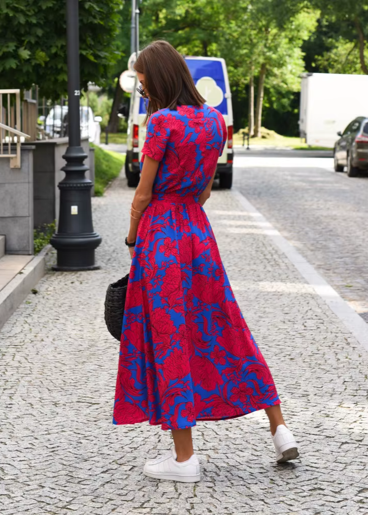 Printemps/été : robe portefeuille florale fluide décontractée pour femme, très chic.