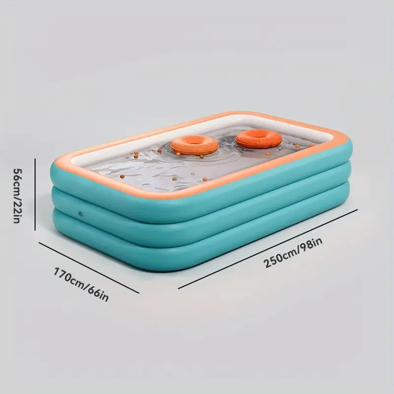 Image d'une famille profitant de la grande piscine gonflable dans le jardin; jeux aquatiques et moments de détente estivaux.