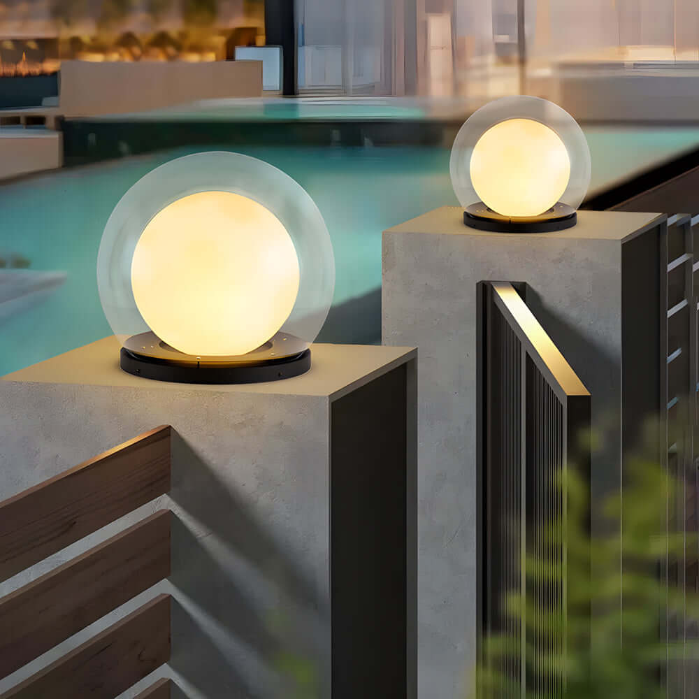 Luminaire extérieur moderne à LED. Design épuré, idéal pour la décoration et l'éclairage de jardin.