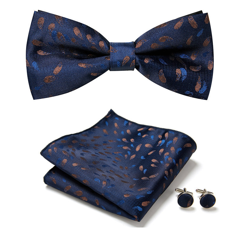 Accessoires de costume homme : nœud papillon, pochette, boutons de manchette design floral.
