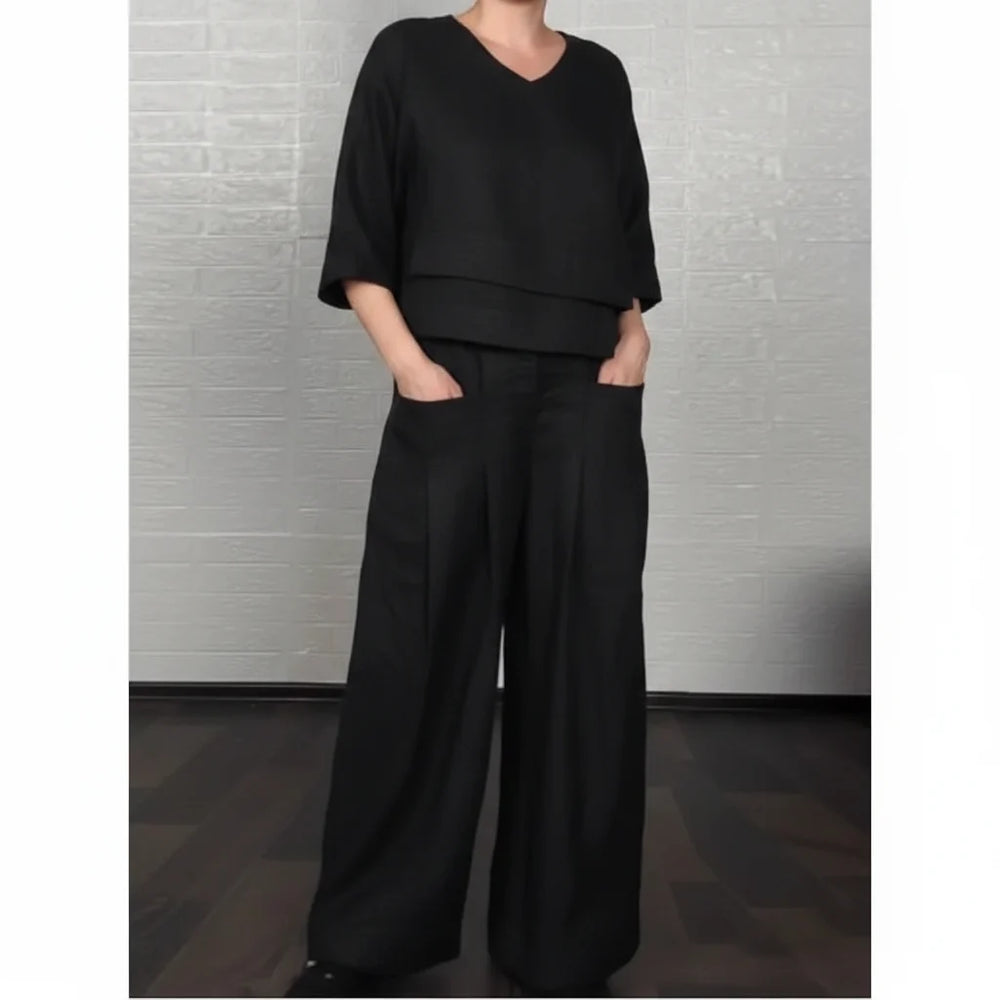 Tenue décontractée chic femme : ensemble coordonné top manches longues et pantalon droit, parfait pour le confort.