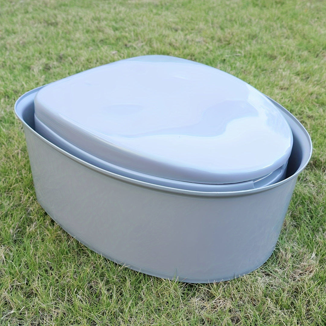 Solution d'hygiène mobile grise en PVC, indispensable pour le camping, les urgences et les activités.
