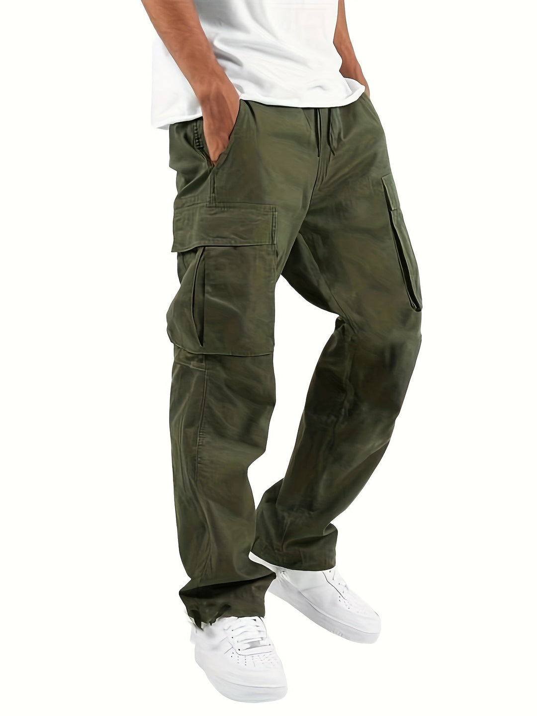 Silhouette d'un homme portant un pantalon cargo vert kaki, style décontracté et urbain.
