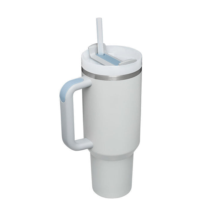Tasse isolante de voyage avec paille, pour une hydratation facile et rapide.
