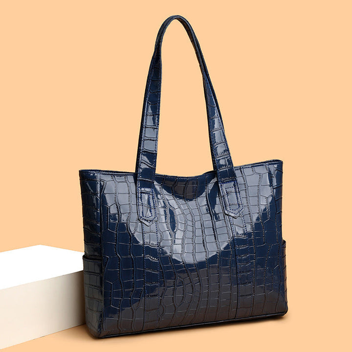 Grand sac fourre-tout pour femme, texture unique, parfait pour un style élégant et décontracté.