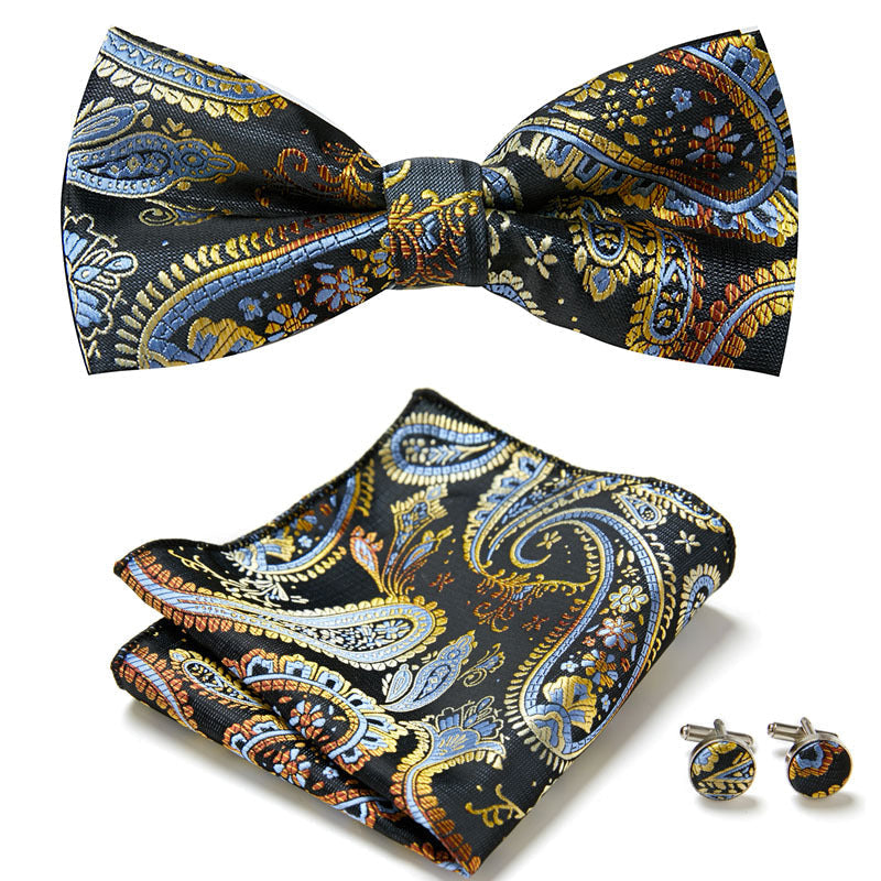 Nœud papillon homme, pochette et boutons de manchette pour une tenue de mariage parfaite.