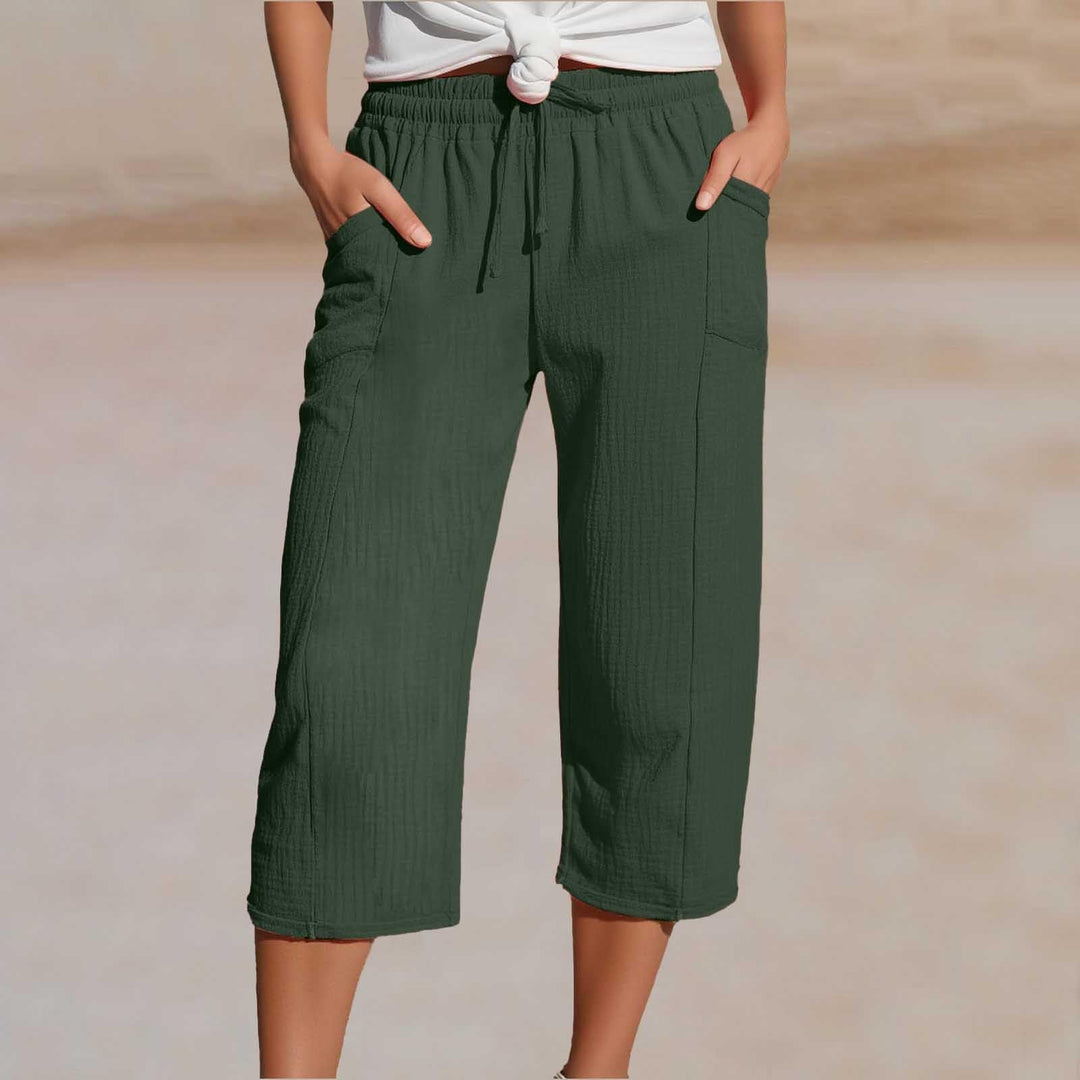 Pantalon cropped élégant femme en coton lin, idéal pour un style décontracté chic d'été.