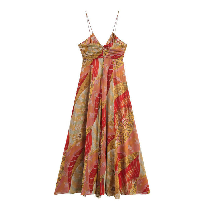 Robe longue fluide femme à fines bretelles et décolleté V, silhouette élégante et confortable, idéale pour l'été.