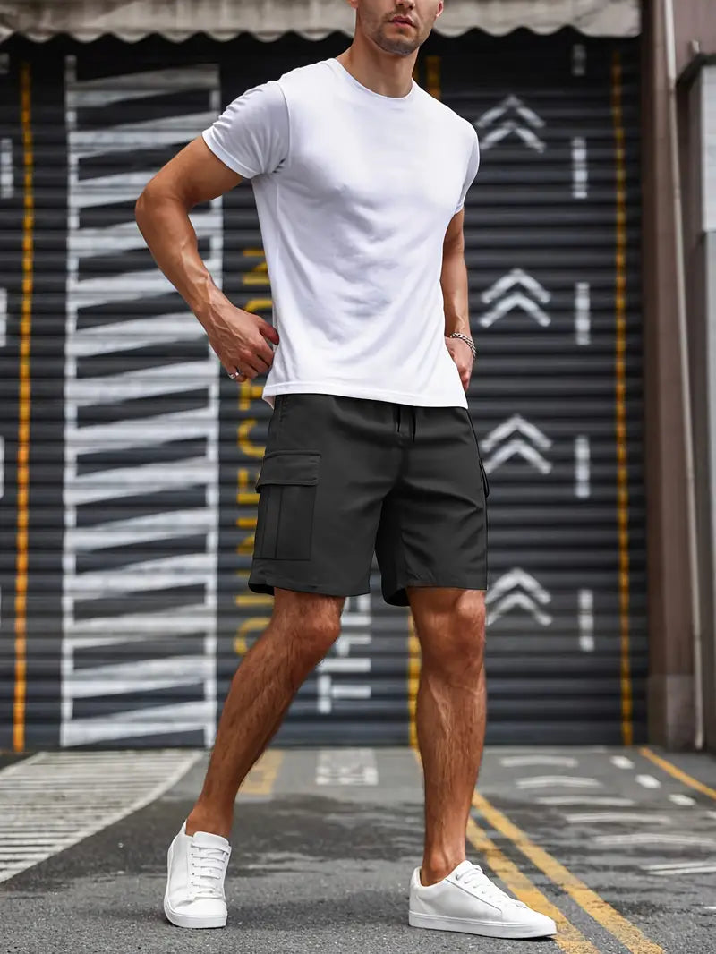 Short homme cargo gris, tissu léger, offrant style et confort pour la mode masculine estivale.