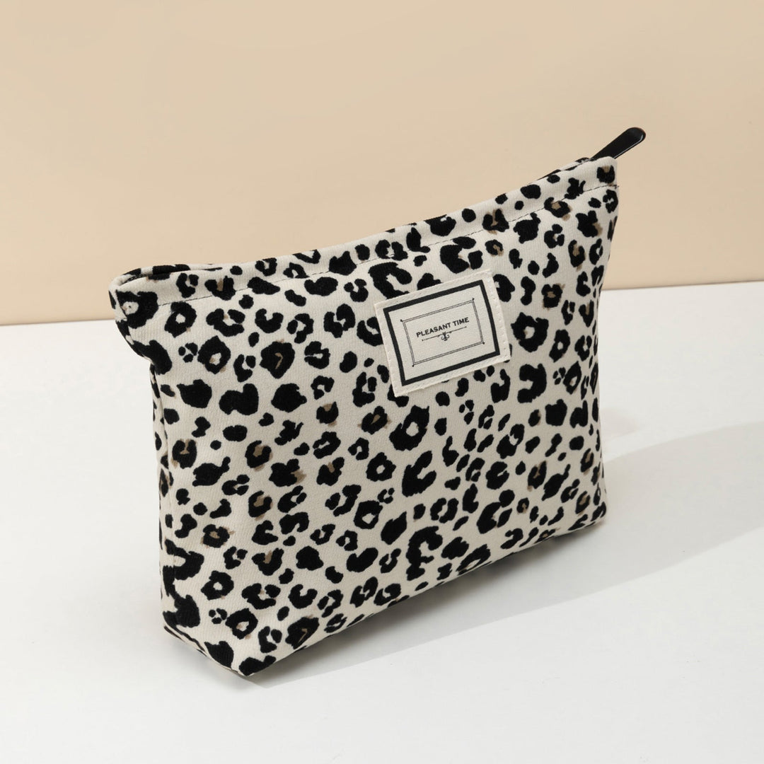Trousse de toilette léopard en toile, chic et fonctionnelle pour maquillage femme, idéale organisateur de sacs.