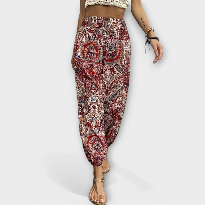 Pantalon Scarlett femme, motif ethnique polyvalent, confortable pour la mode et les tenues décontractées.