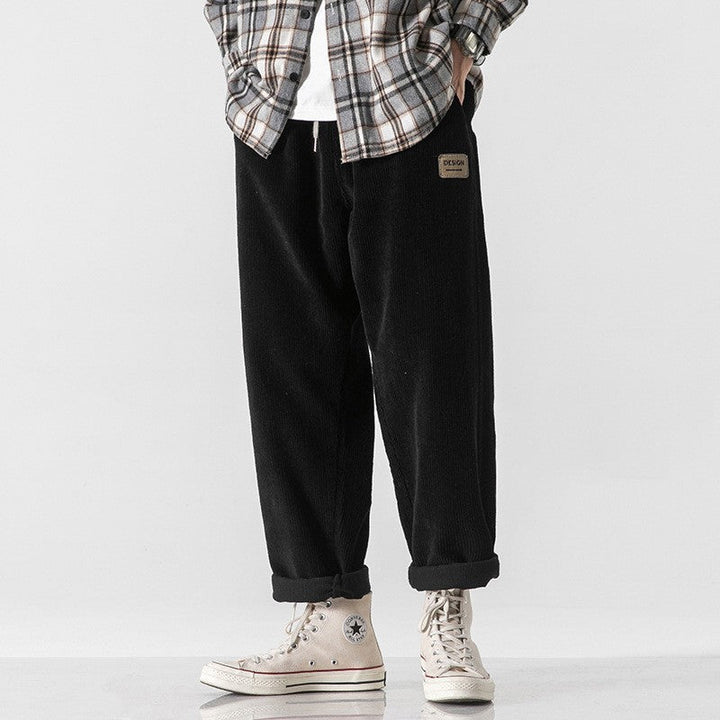 Pantalon homme texturé polyvalent, grand confort. Parfait pour le style décontracté automne-hiver et tenue quotidienne.
