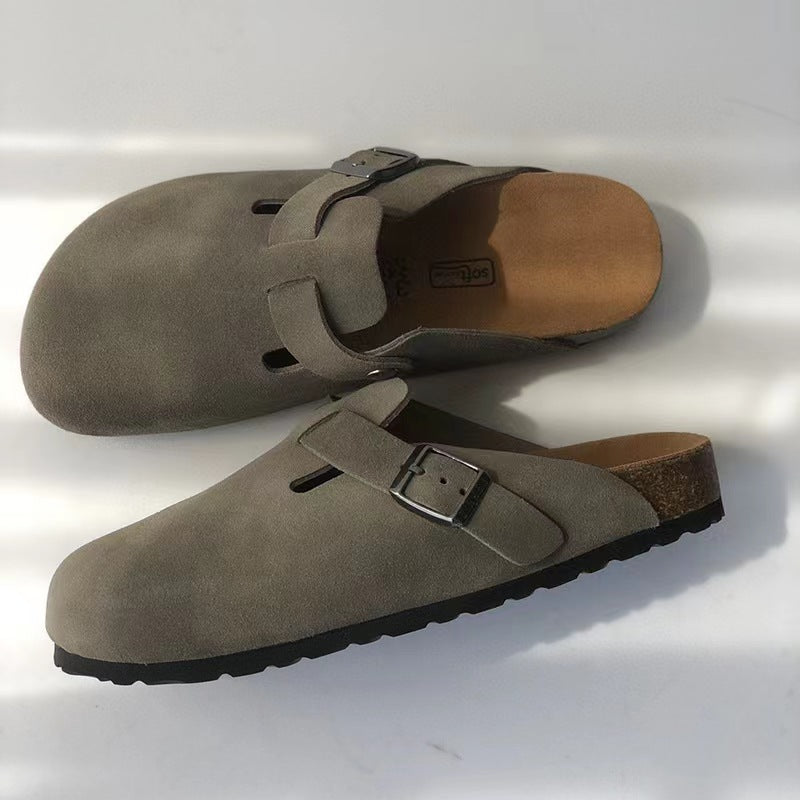 Paire de sandales Boston unisexes polyvalentes. Design moderne parfait pour look décontracté ou élégance formelle.