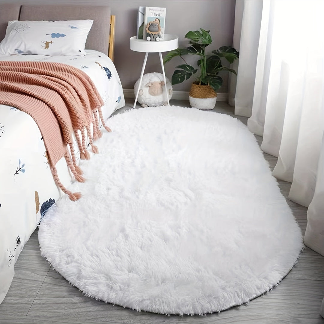Tapis de chambre ovale en peluche beige, confort et style pour votre espace.