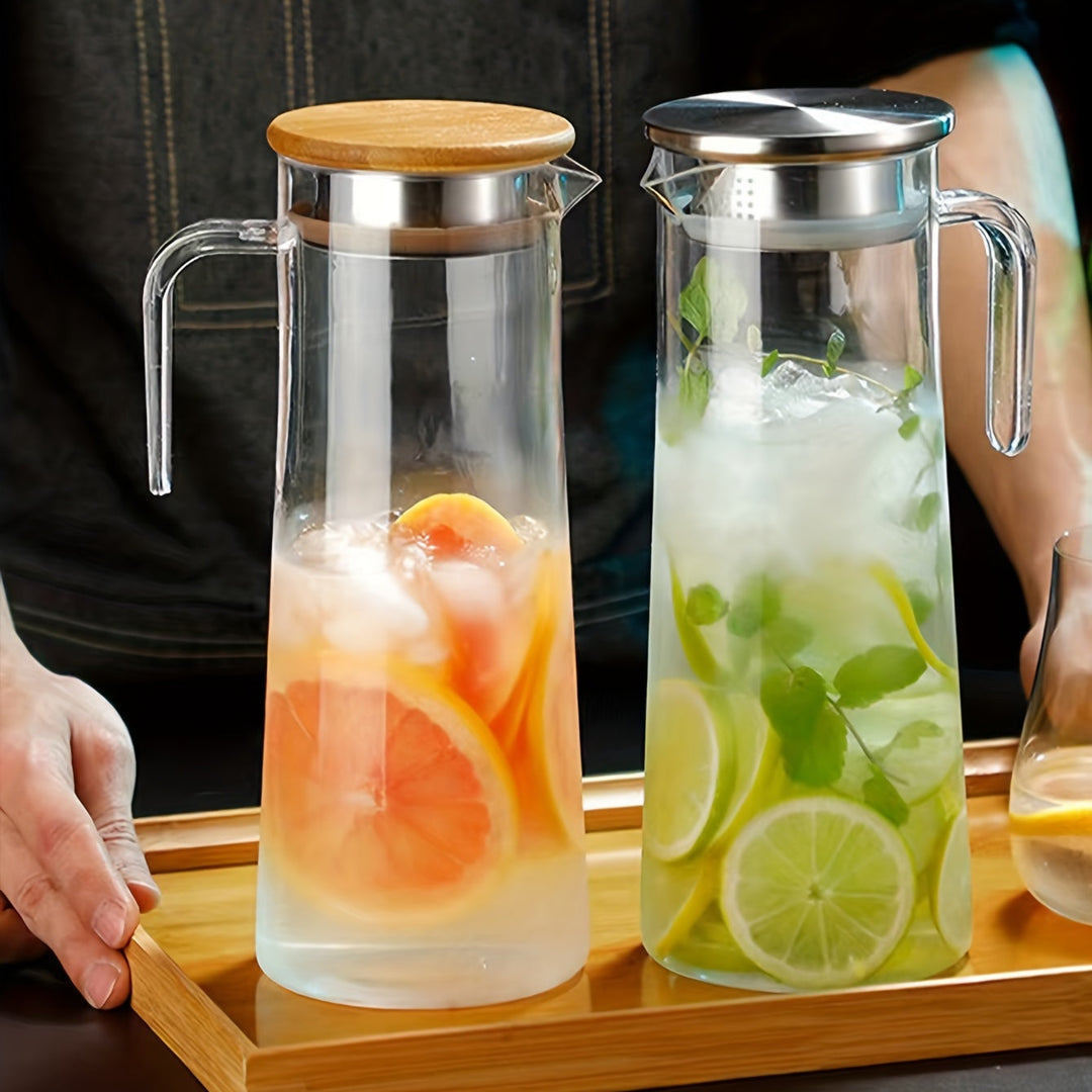Carafe de cuisine AquaElegance avec couvercle, sans BPA, pour eau et boissons fraîches quotidiennes.