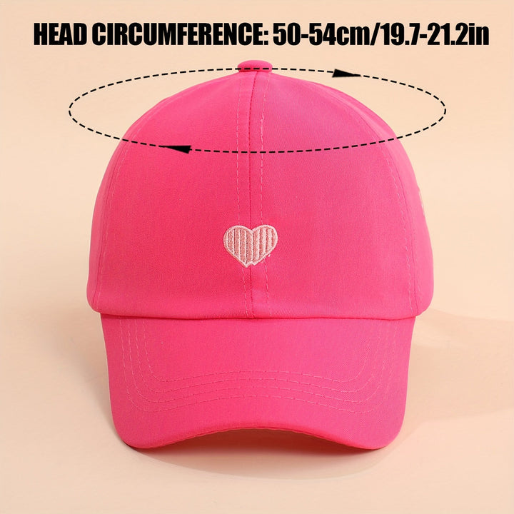 Accessoire d'été: casquette de baseball pour enfant, broderie cœur, tissu léger et respirant.