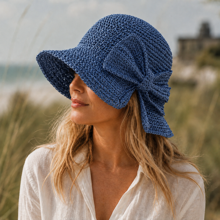 Chapeau de paille femme élégant, bord court, nœud tressé. Parfait accessoire de mode été pour protection solaire et style.