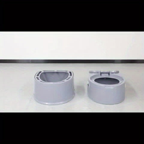 WC portable gris confortable et pratique, idéal pour l'hygiène en camping, voyage ou urgence.