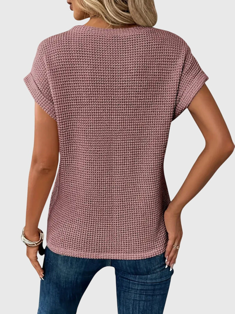 Blouse femme à col rond, tenue de bureau printanière ou look décontracté chic. Élégance mode garantie.