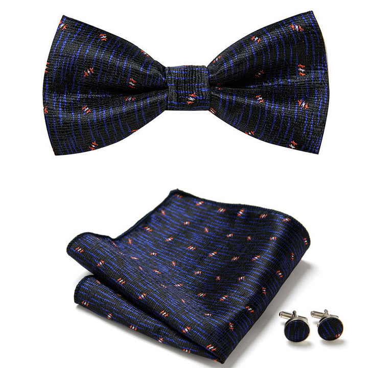 Ensemble mariage homme : nœud papillon, pochette, boutons de manchette à motifs variés.