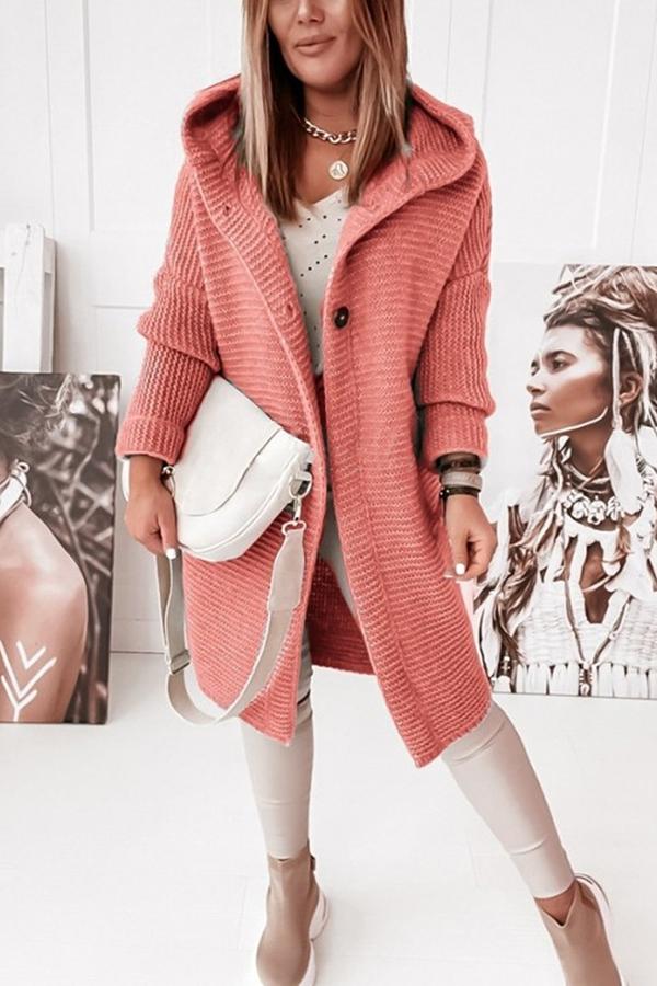 Tenue polyvalente : cardigan à capuche boutonné femme, douceur et style pour la saison hivernale.