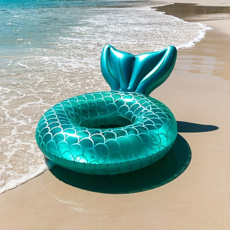 Flotteur aquatique design coquille de sirène pour adultes, promettant détente et plaisir estival à la plage.