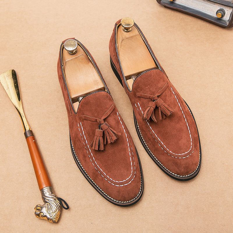 Chaussures mocassins à glands en cuir pour hommes. Style classique chic, confortables, idéales pour la mode automne.