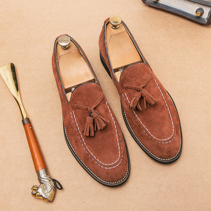 Chaussures mocassins à glands en cuir pour hommes. Style classique chic, confortables, idéales pour la mode automne.