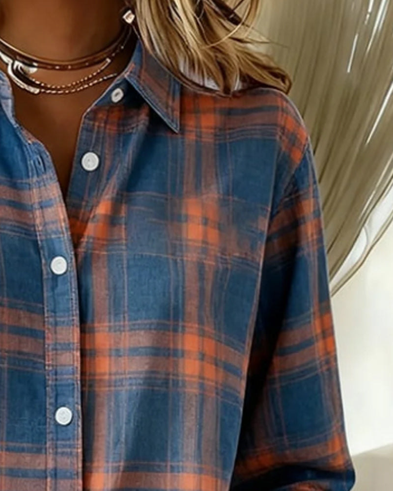 Chemise femme à carreaux, col revers, manches longues. Blouse polyvalente et confortable pour la mode actuelle.