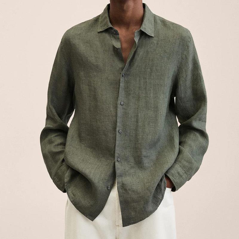 Chemise homme confortable à manches longues, tissu doux pour un style classique et élégant.