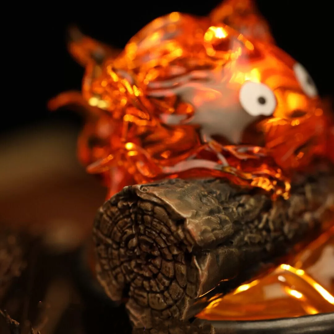 Veilleuse décorative FlameAura à flamme LED, idéale pour ambiance chaleureuse et lumineuse au bureau ou chambre.