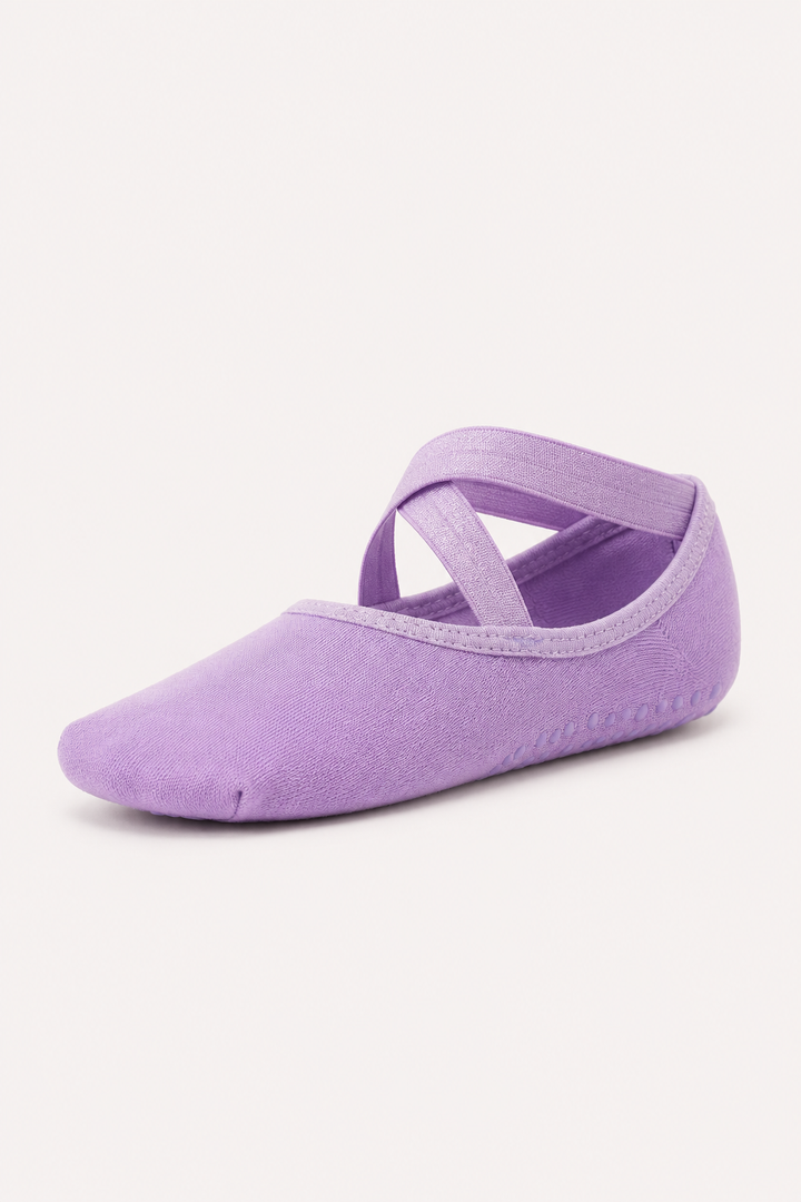 Gros plan sur les picots antidérapants des chaussettes femme, idéales pour la pratique du yoga et pilates.