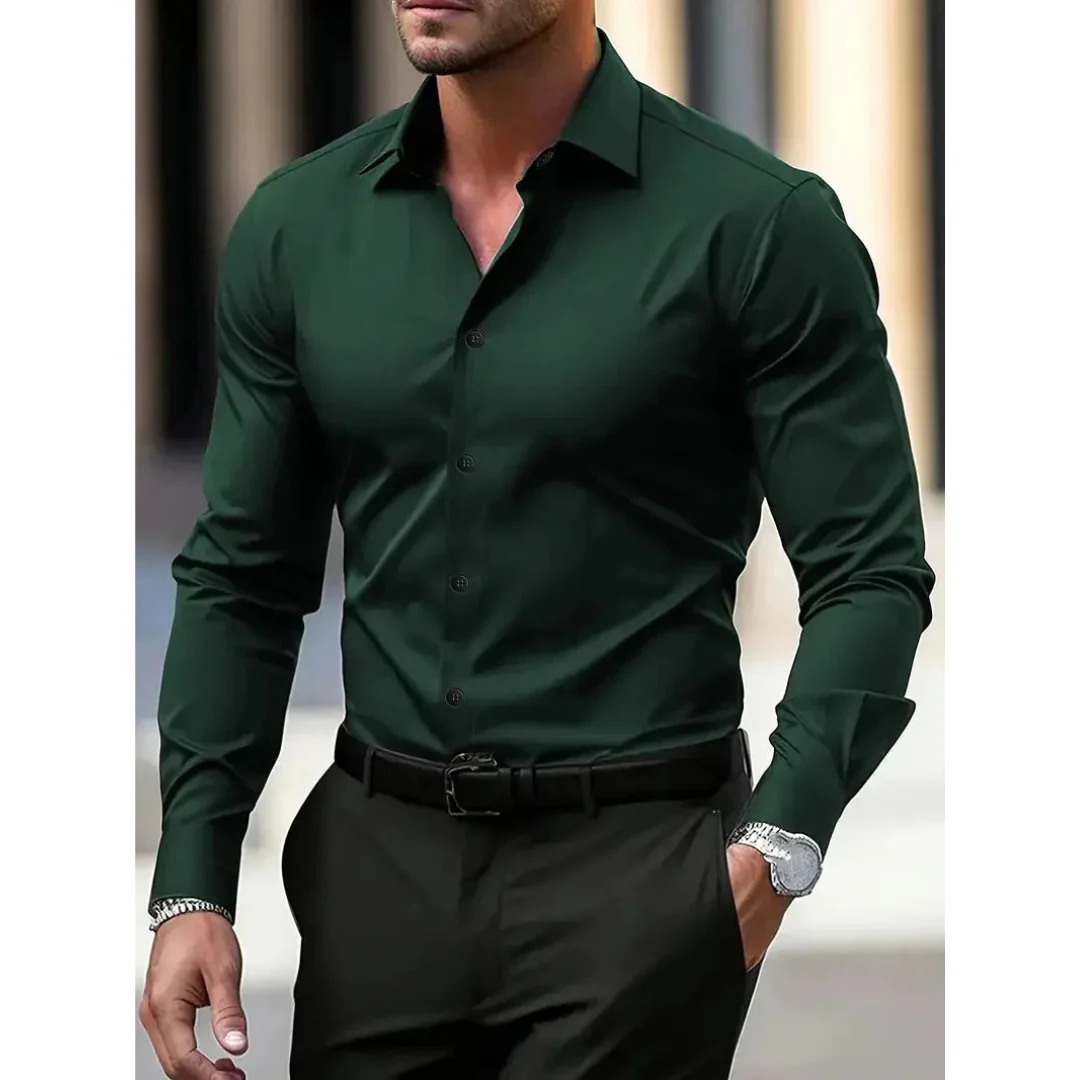 Chemise homme slim fit élégante, col classique, manches longues. Parfaite pour un look formel ou casual chic.