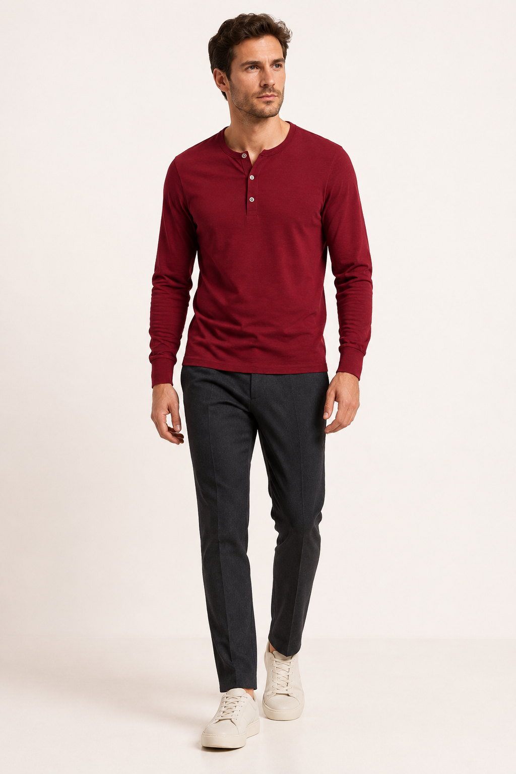 T-shirt homme vert foncé à manches longues, col boulanger. Parfait pour un look décontracté ou semi-formel.