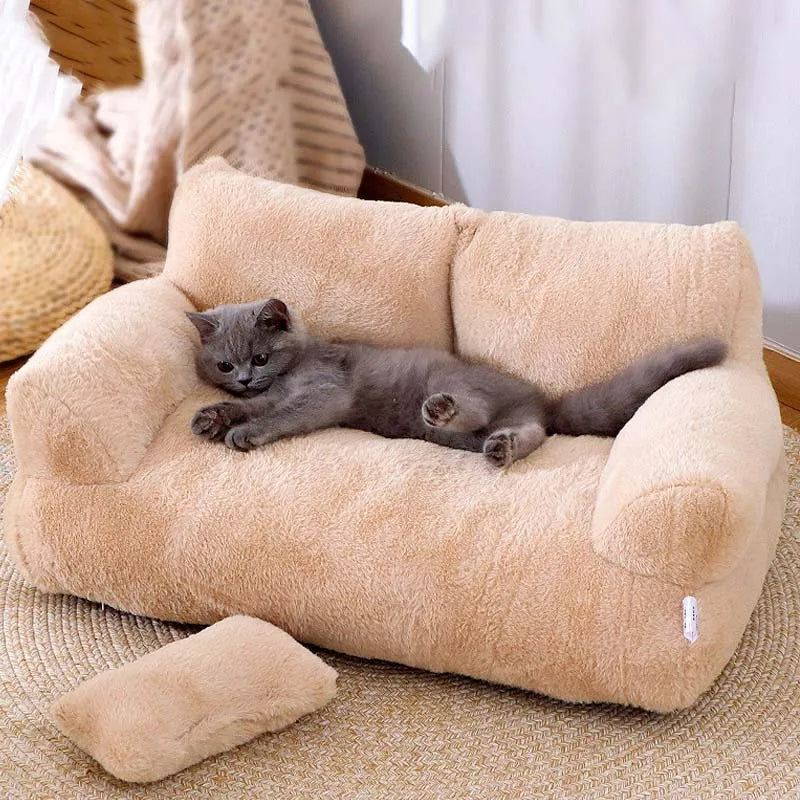 Canapé apaisant gris pour chien ou chat, offrant un confort douillet et un repos optimal.